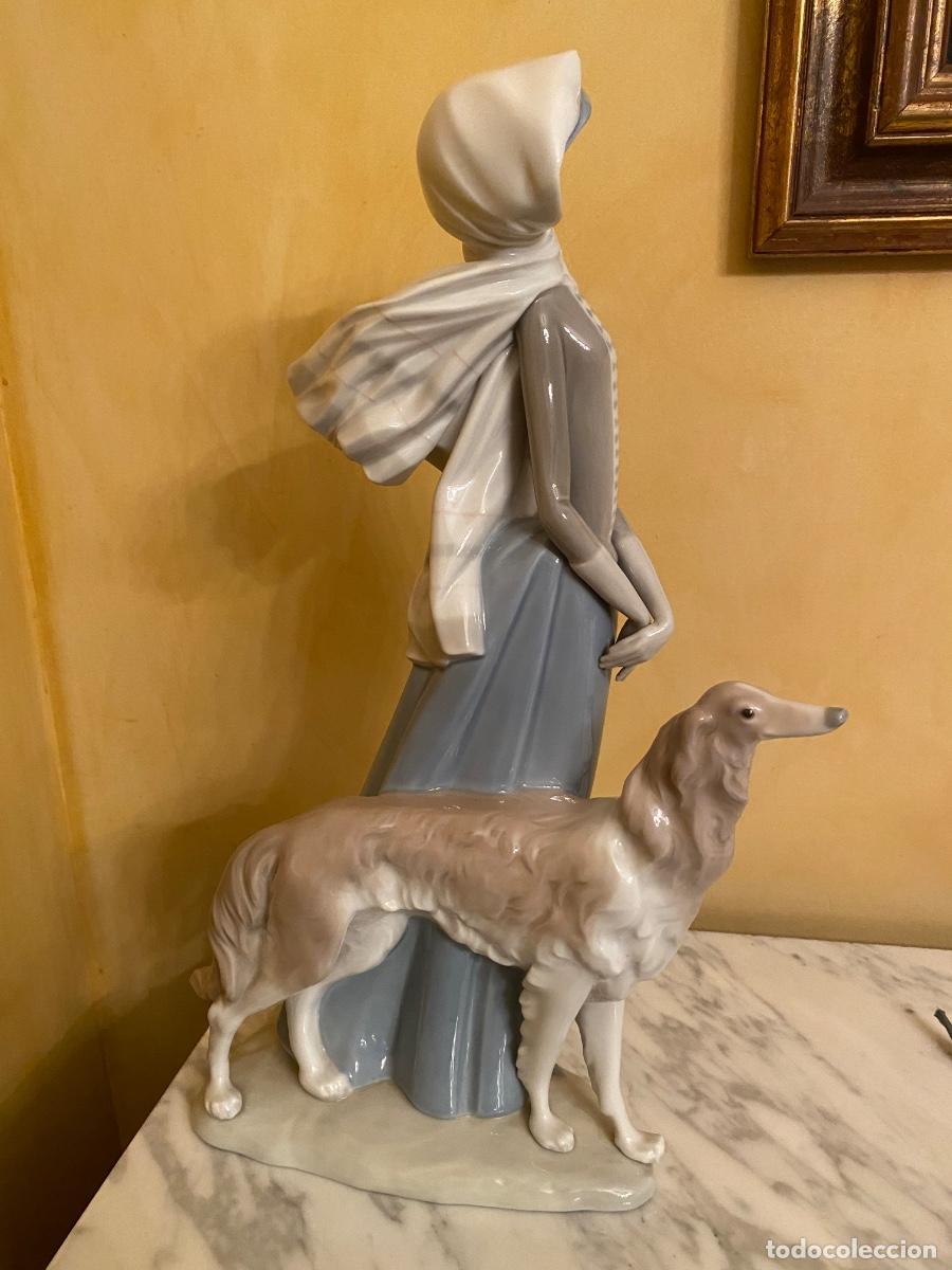 Antig&uuml;edades: Figura de Ladr&oacute; (&ldquo;Mujer con perro&rdquo;) - Foto 1