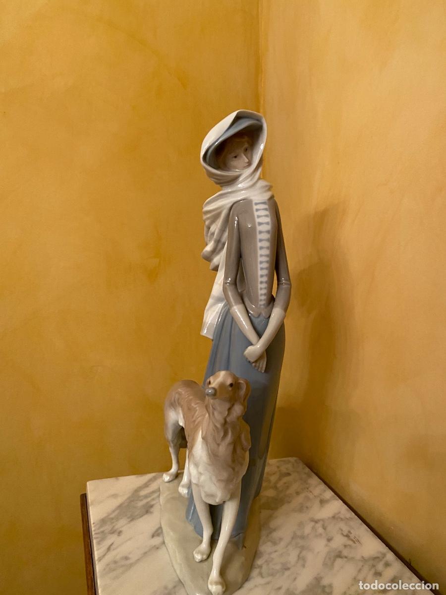 Antig&uuml;edades: Figura de Ladr&oacute; (&ldquo;Mujer con perro&rdquo;) - Foto 2
