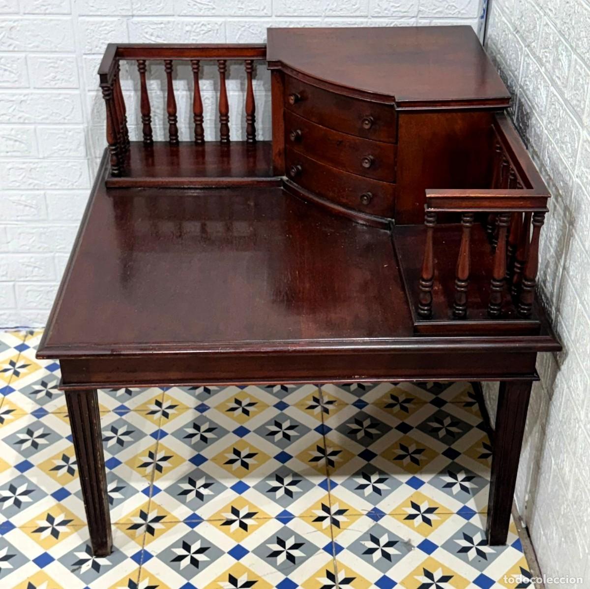Antig&uuml;edades: Mesa auxiliar de rinc&oacute;n - Foto 2