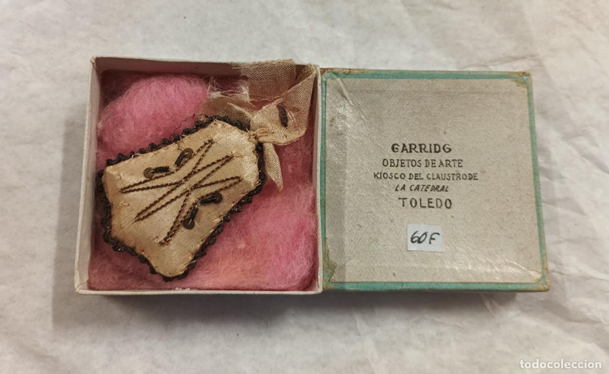 Antig&uuml;edades: Antiguo escapulario en su cajita original - Foto 1
