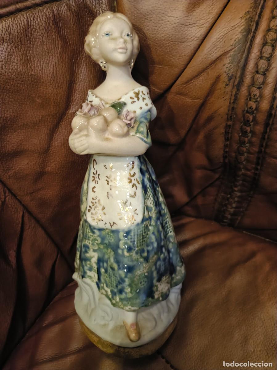 Antiques: FALLERA - VALENCIANA DE PORCELANA - RAMON INGLES - BETERA ( VALENCIA )