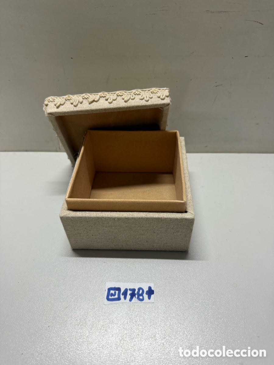 Antig&uuml;edades: Caja costurero de madera y tela - Foto 2