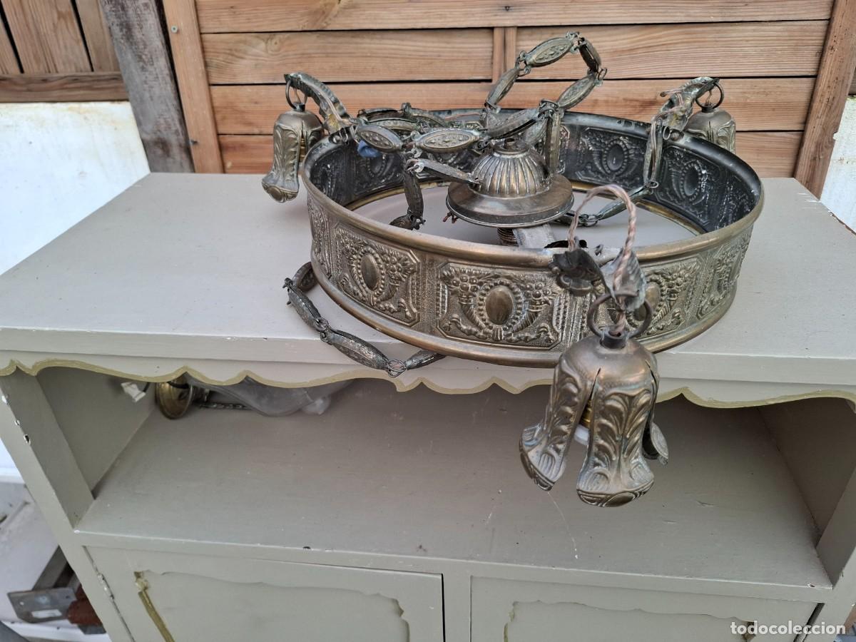 Antig&uuml;edades: L&aacute;mpara antigua de lat&oacute;n con campanas - Foto 4