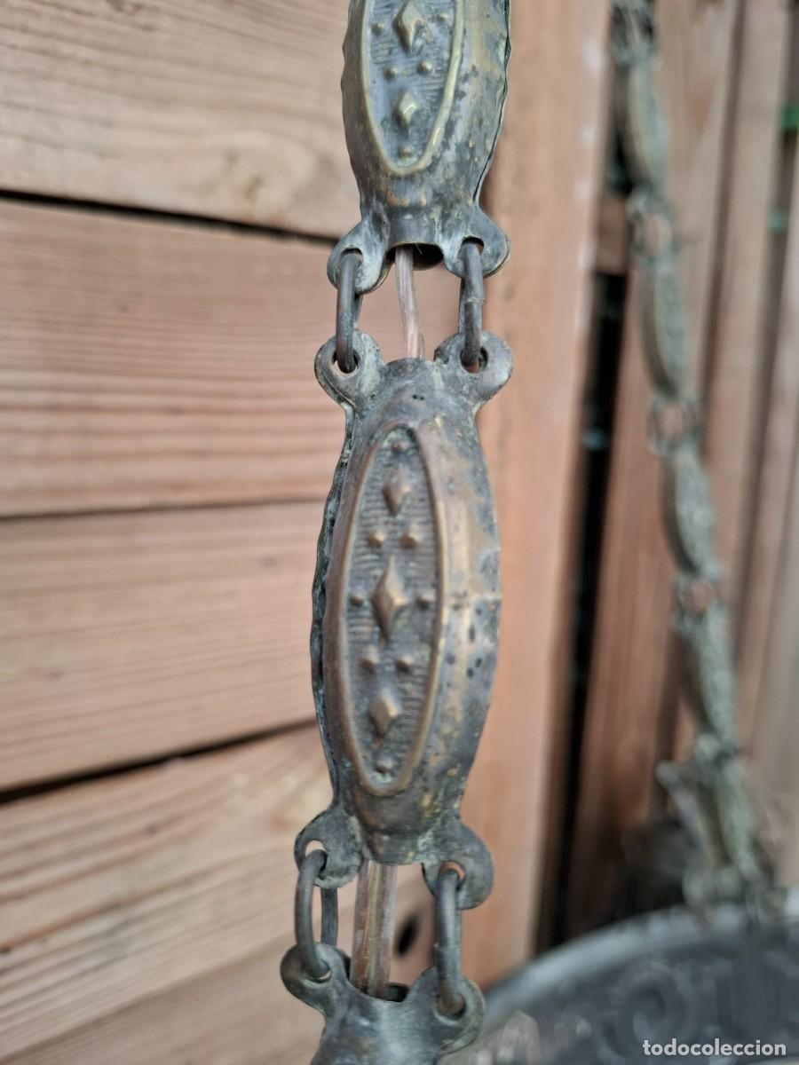 Antig&uuml;edades: L&aacute;mpara antigua de lat&oacute;n con campanas - Foto 6