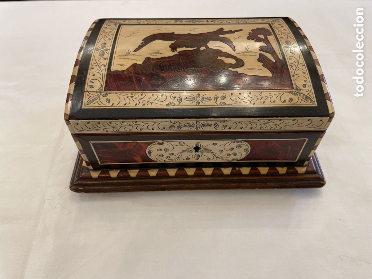 Antig&uuml;edades: Caja de madera de palosanto y hueso - Foto 2