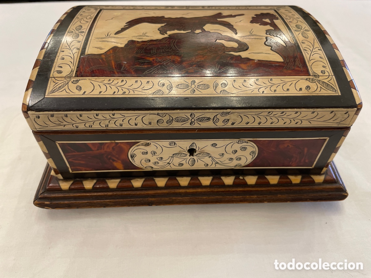 Antig&uuml;edades: Caja de madera de palosanto y hueso - Foto 3
