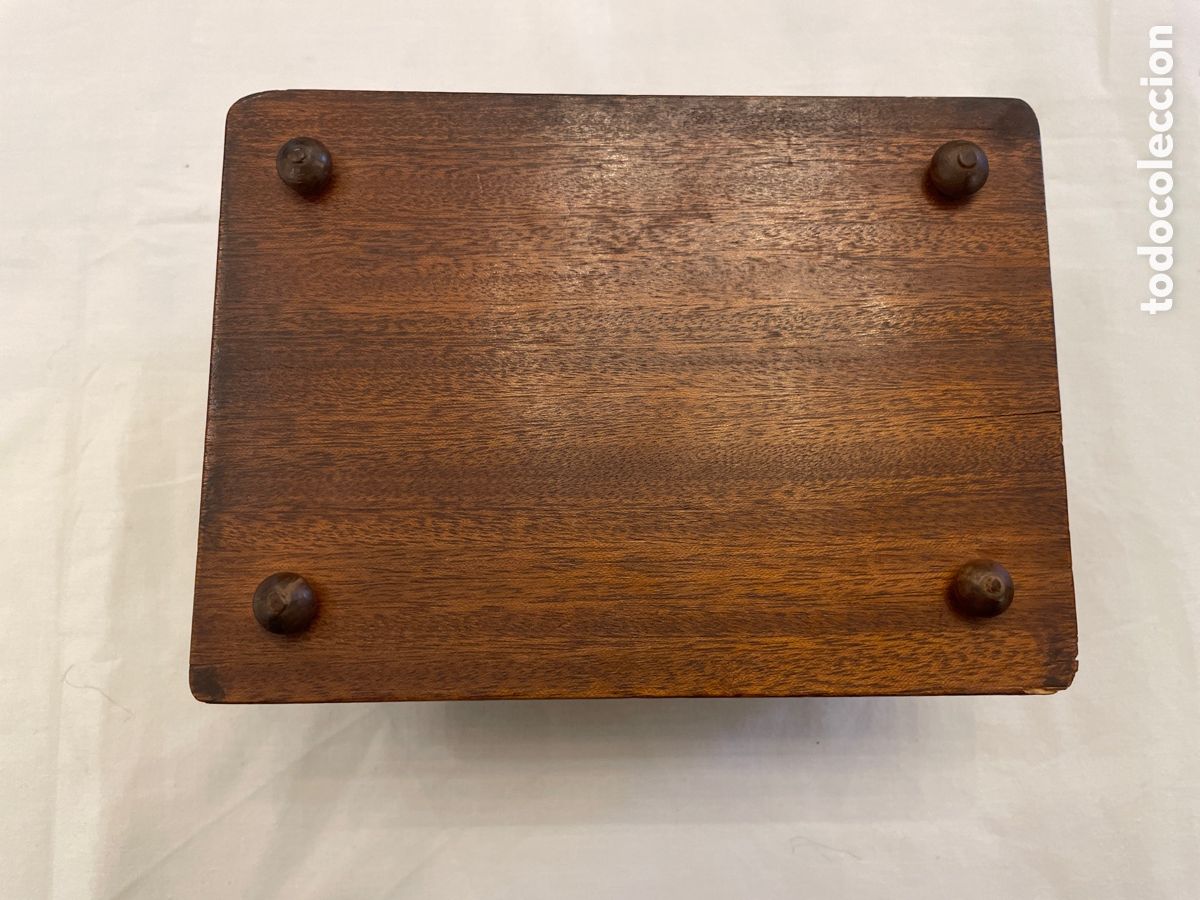 Antig&uuml;edades: Caja de madera de palosanto y hueso - Foto 6