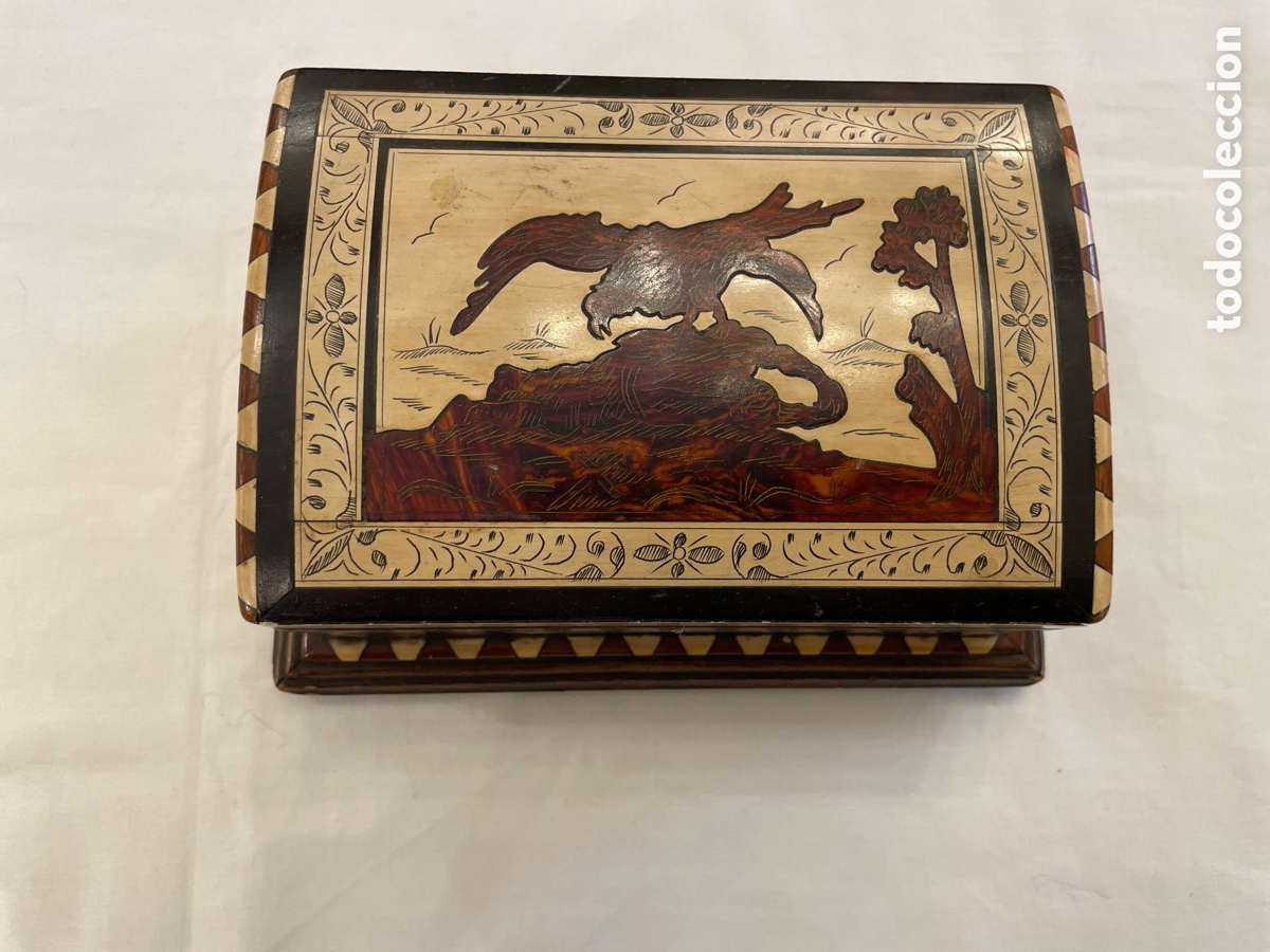 Antig&uuml;edades: Caja de madera de palosanto y hueso - Foto 1