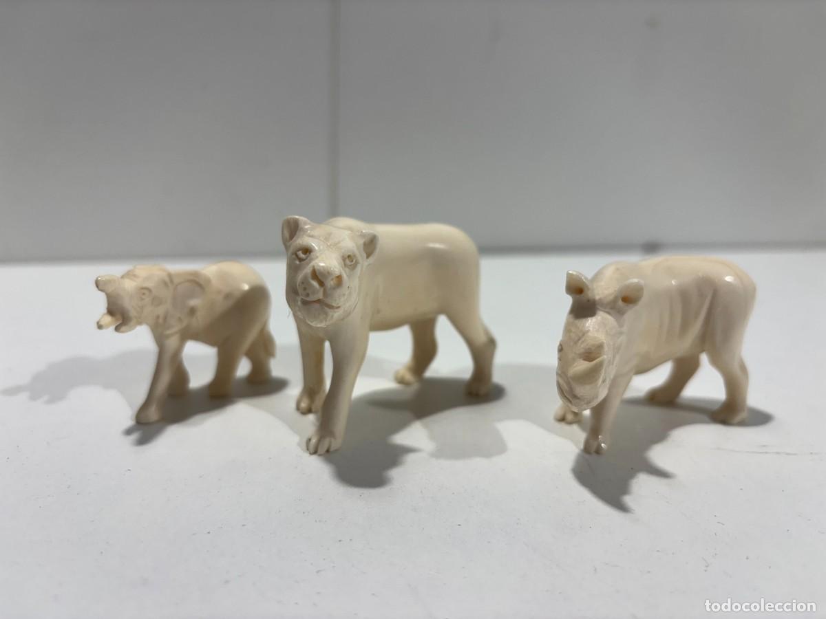 Antig&uuml;edades: SET ANIMALES RESINA BLANCA - Foto 3