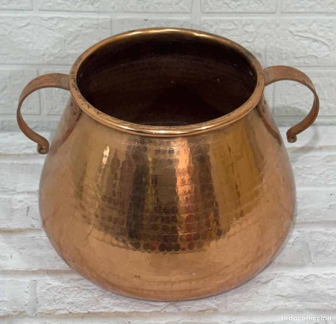 Antig&uuml;edades: Olla de cobre martillado con dos asas laterale - Foto 2