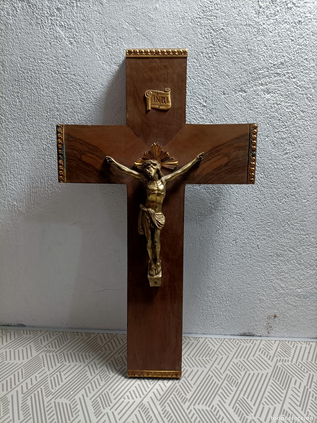 Antig&uuml;edades: Antiguo crucifijo de pared - Foto 1