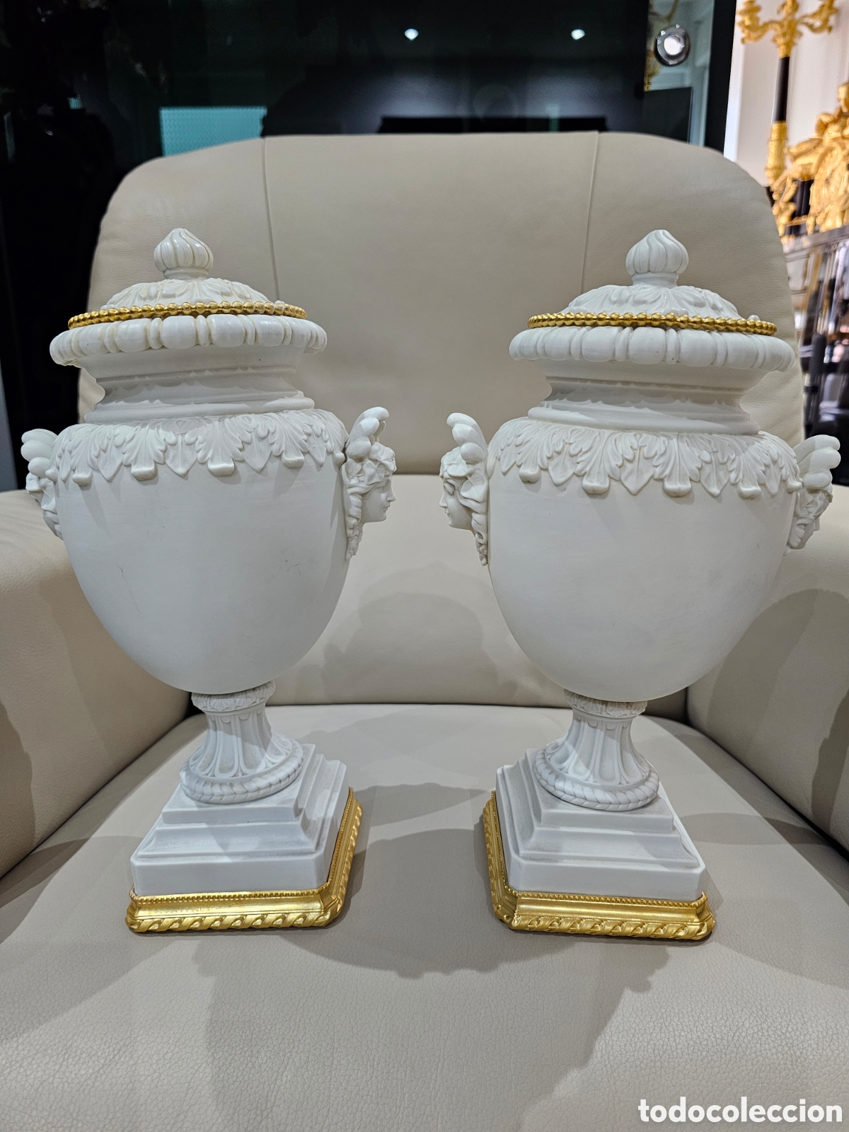 Antig&uuml;edades: PAREJA DE JARRONES DE BISCUIT Y BRONCE DORADO - Foto 2