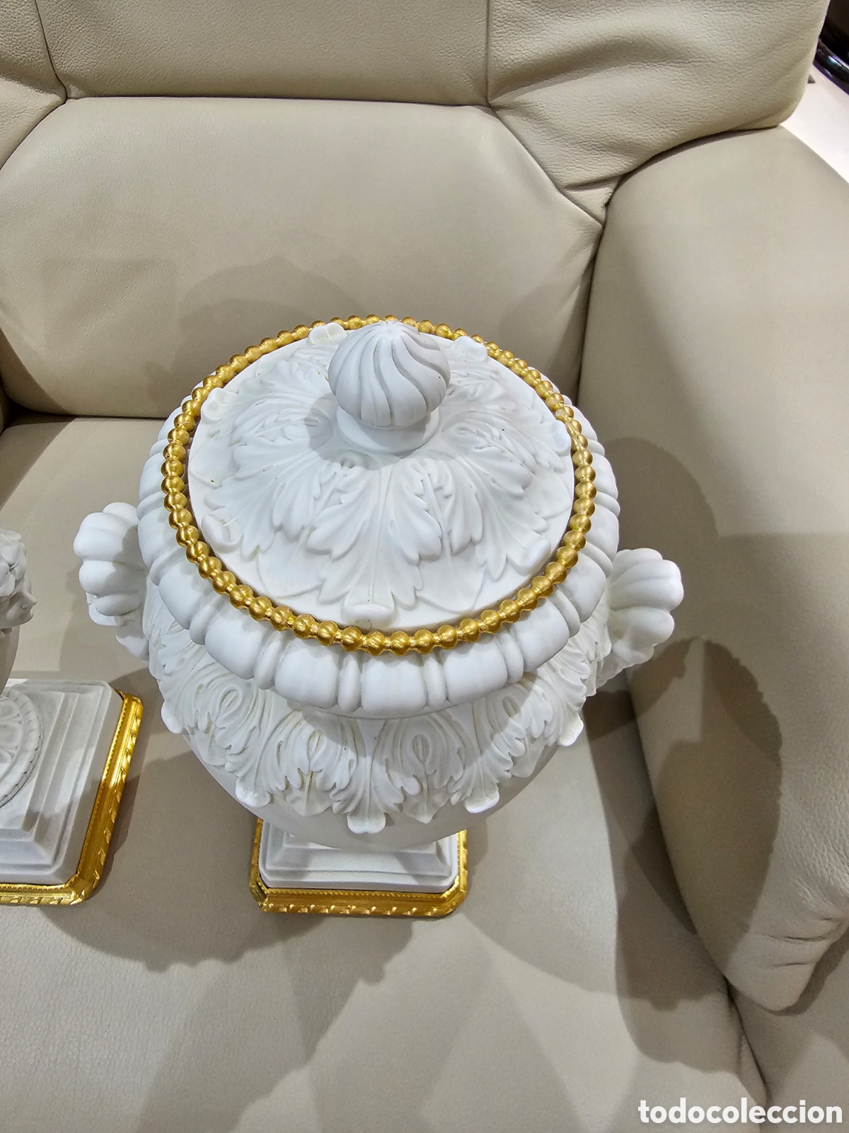 Antig&uuml;edades: PAREJA DE JARRONES DE BISCUIT Y BRONCE DORADO - Foto 3