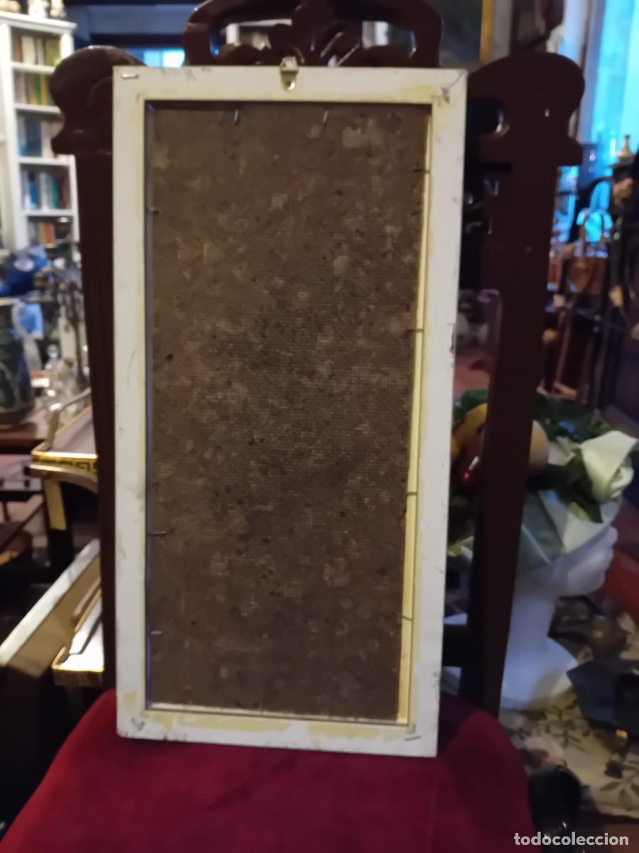 Antig&uuml;edades: Marco dorado con greca en relieve con trasera d&eacute;cada de los 80. - Foto 3
