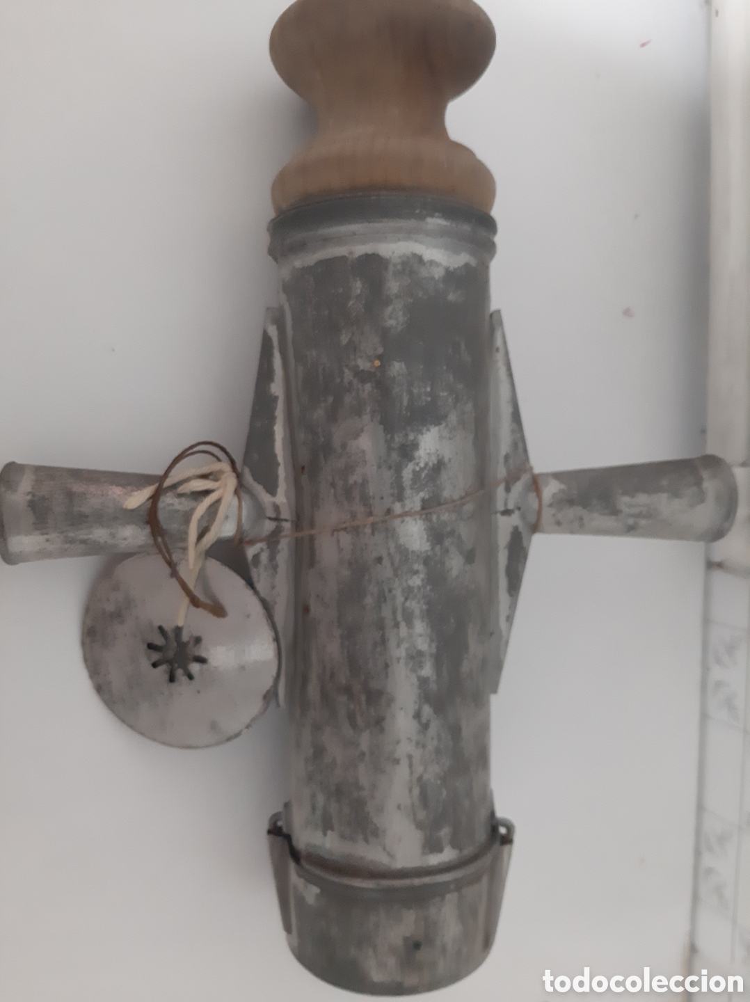 Antig&uuml;edades: Churrera antigua de lat&oacute;n y madera - Foto 1
