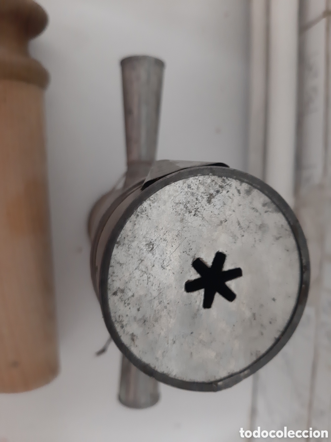 Antig&uuml;edades: Churrera antigua de lat&oacute;n y madera - Foto 3