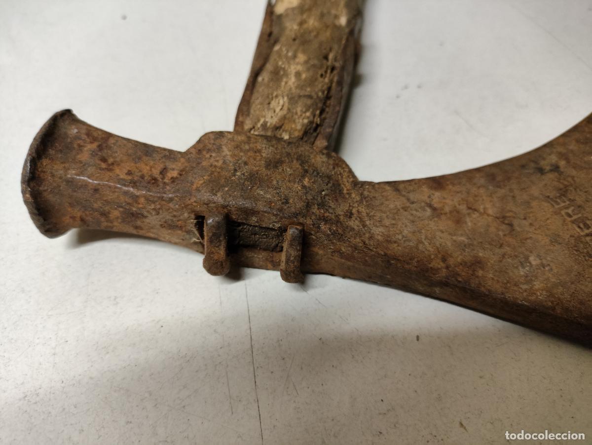 Antig&uuml;edades: ANTIGUA HACHA DE FORJA CON SELLO - Foto 2