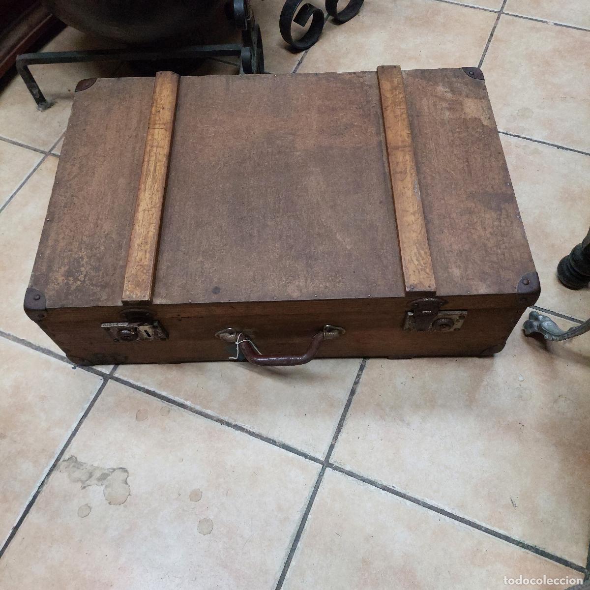 Antig&uuml;edades: Maleta antigua de madera - Foto 2