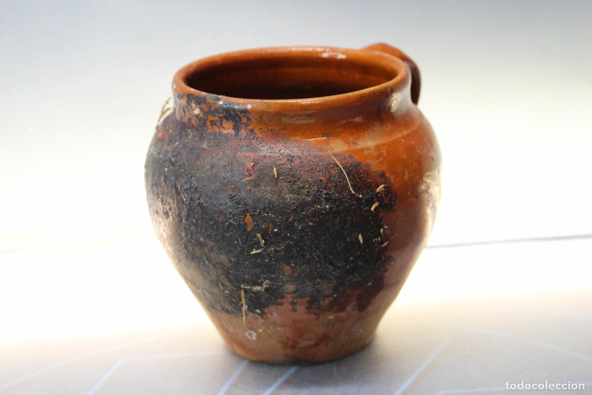 Antig&uuml;edades: Peque&ntilde;a y antigua olla de barro. - Foto 2
