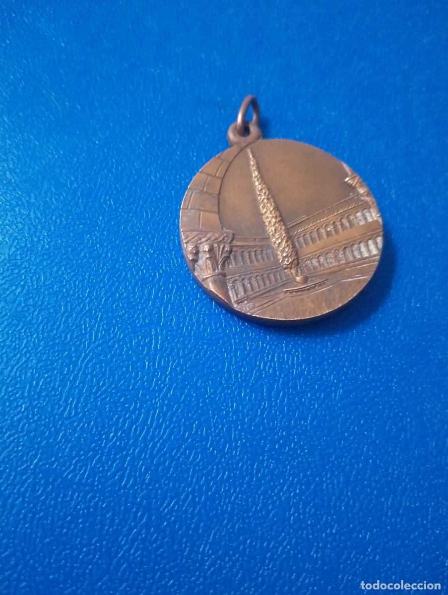 Antig&uuml;edades: Antigua medalla de bronce La Inmaculada de Silos - Foto 3