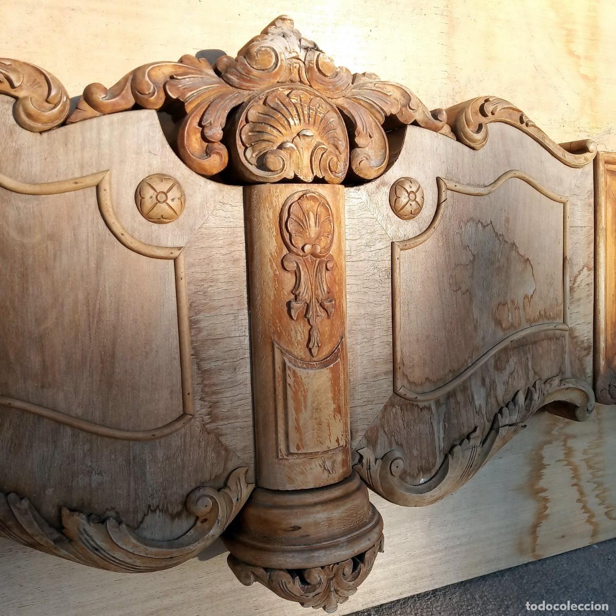 Antig&uuml;edades: Antiguo pie de cama en madera tallada - Foto 2