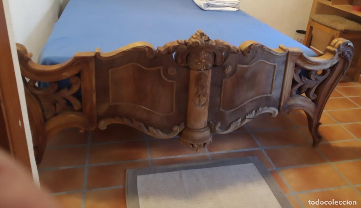 Antig&uuml;edades: Antiguo pie de cama en madera tallada - Foto 3