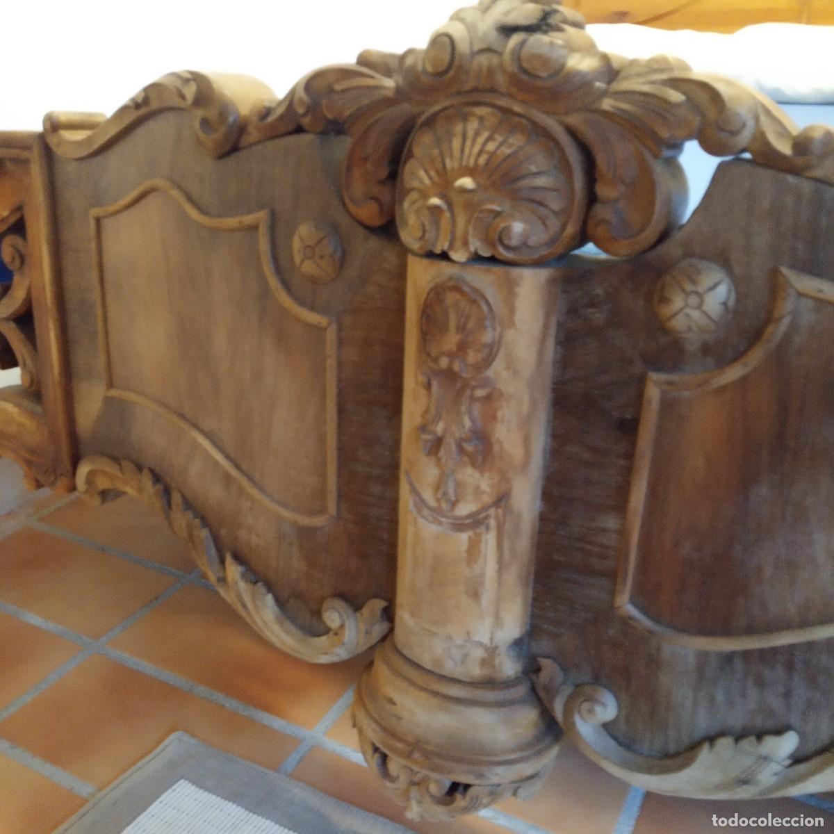 Antig&uuml;edades: Antiguo pie de cama en madera tallada - Foto 4