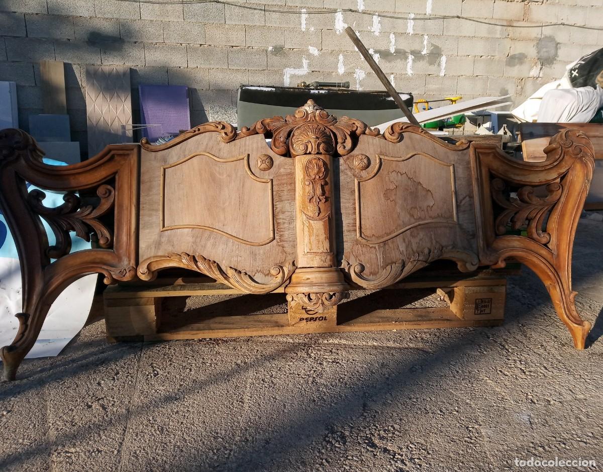 Antig&uuml;edades: Antiguo pie de cama en madera tallada - Foto 5