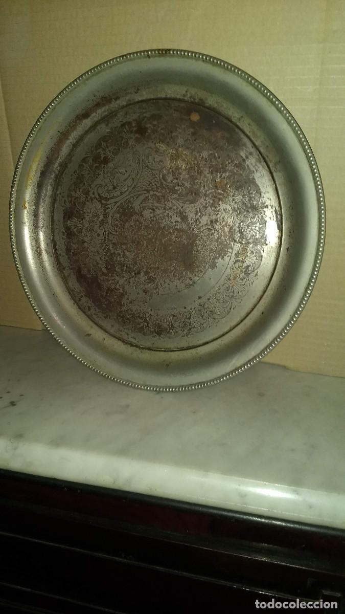 Antig&uuml;edades: Bandeja de metal grabada - Foto 2