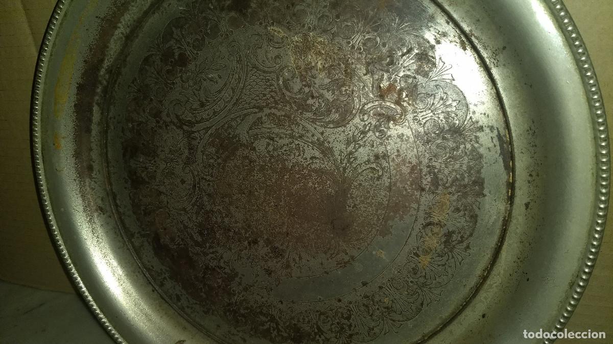 Antig&uuml;edades: Bandeja de metal grabada - Foto 3