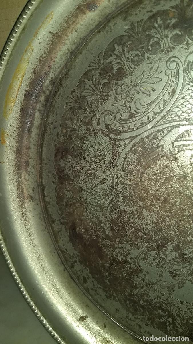 Antig&uuml;edades: Bandeja de metal grabada - Foto 5
