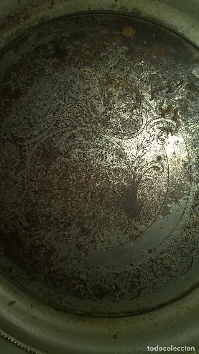 Antig&uuml;edades: Bandeja de metal grabada - Foto 6