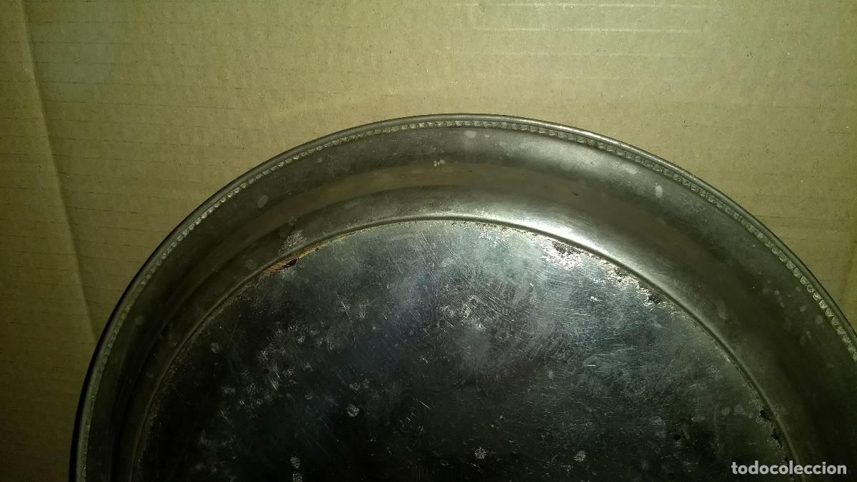 Antig&uuml;edades: Bandeja de metal grabada - Foto 7