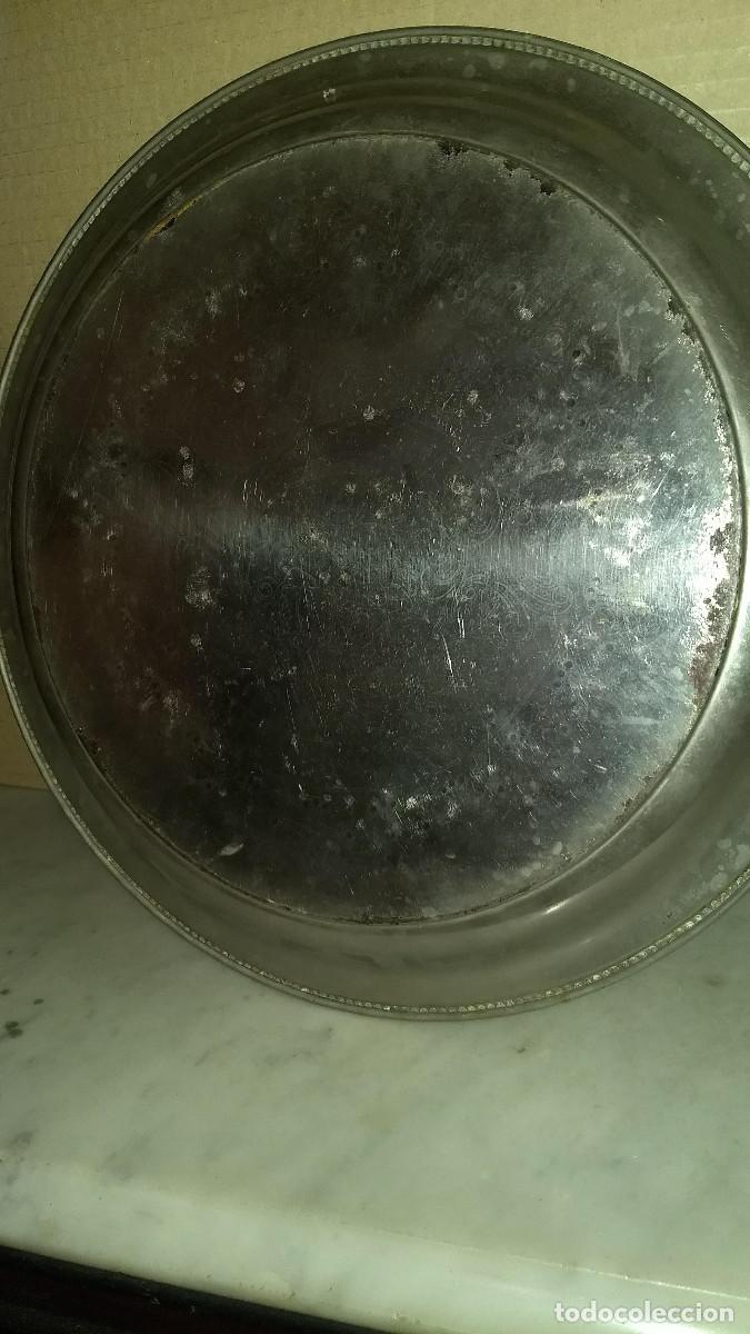 Antig&uuml;edades: Bandeja de metal grabada - Foto 10