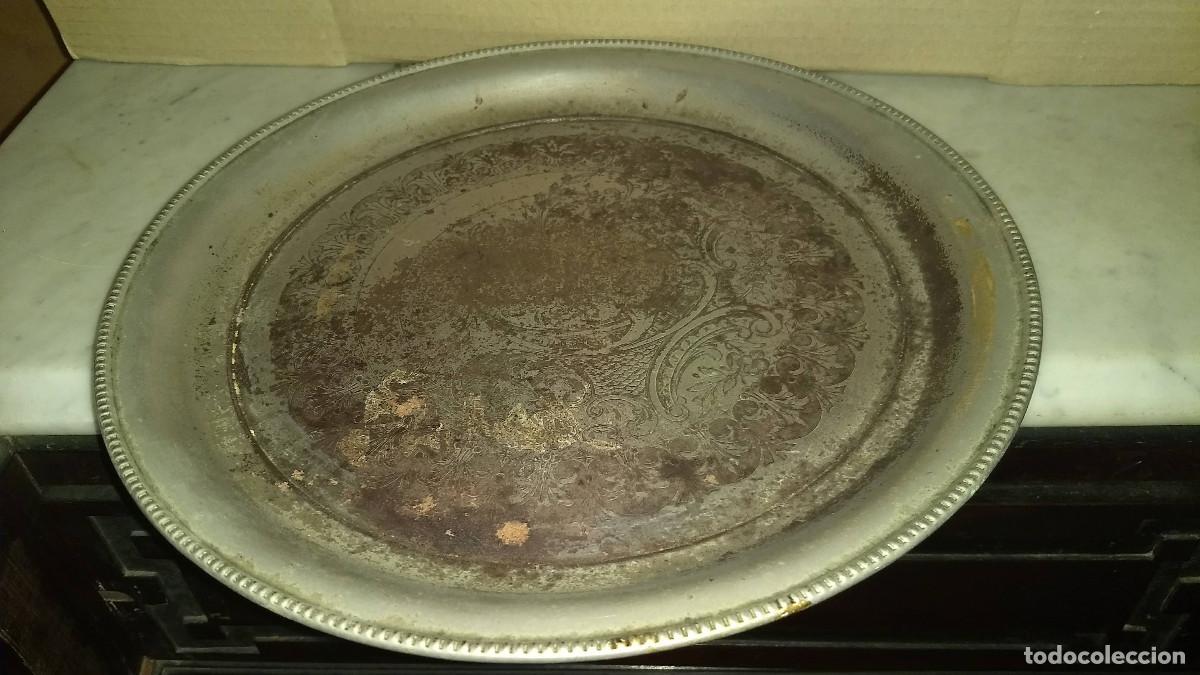 Antig&uuml;edades: Bandeja de metal grabada - Foto 15