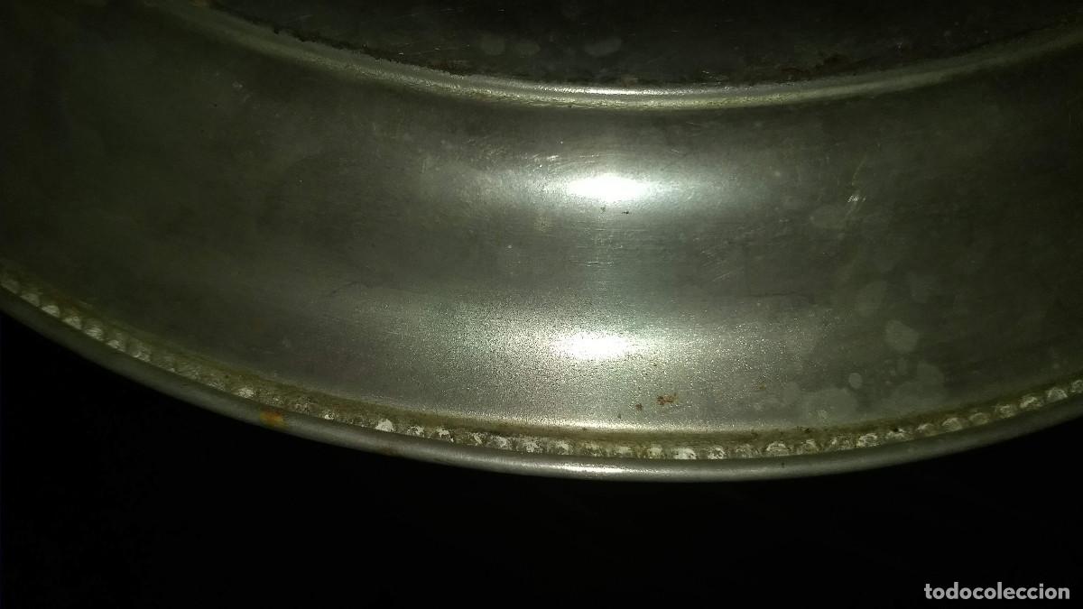 Antig&uuml;edades: Bandeja de metal grabada - Foto 17