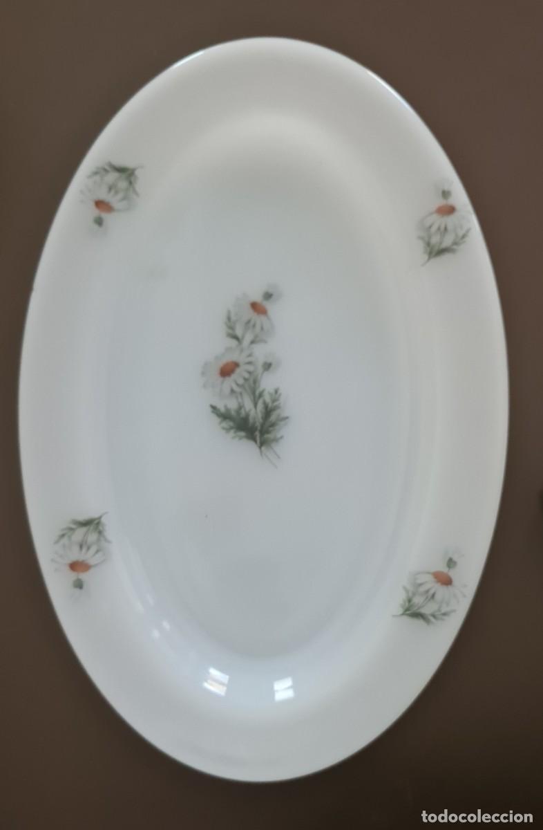 Antig&uuml;edades: Fuente ovalada Arcopal Margaritas 36 cms. - Foto 1