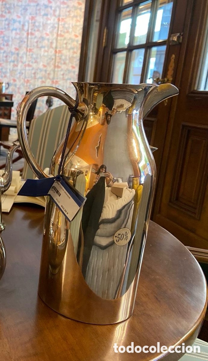 Antig&uuml;edades: Jarra Olivia Grande &ndash; Lat&oacute;n con Ba&ntilde;o de Plata