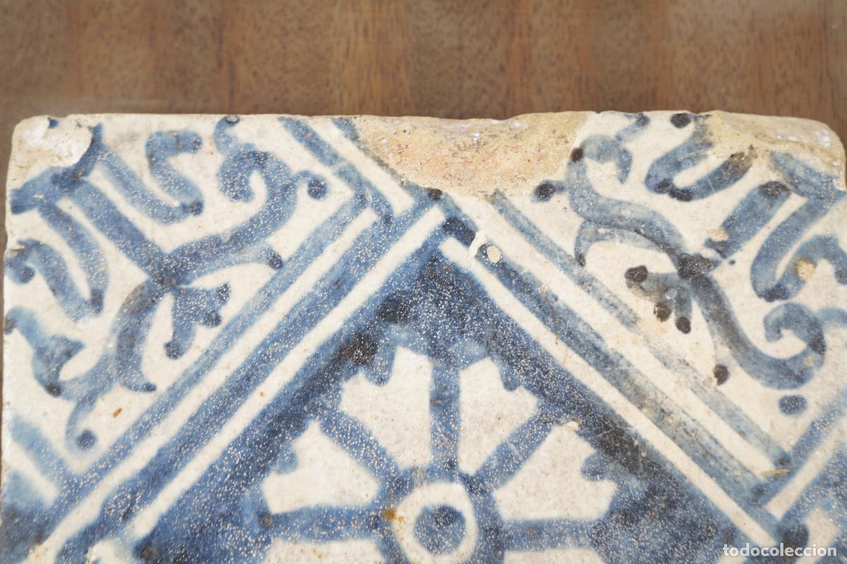 Antig&uuml;edades: Azulejo G&oacute;tico, Manises de Valencia - finales s. XV. - Foto 4