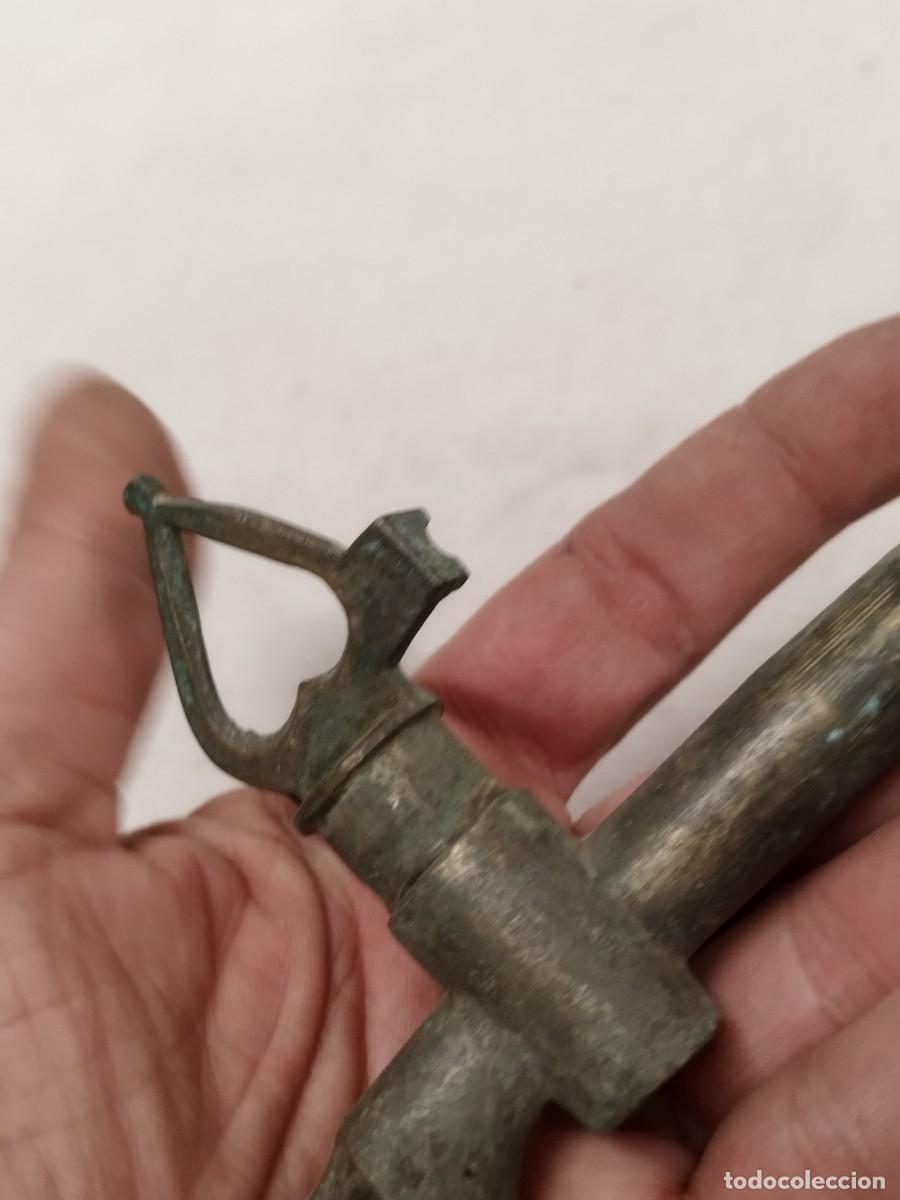 Antig&uuml;edades: Antiguo grifo de bronce o lat&oacute;n. - Foto 6