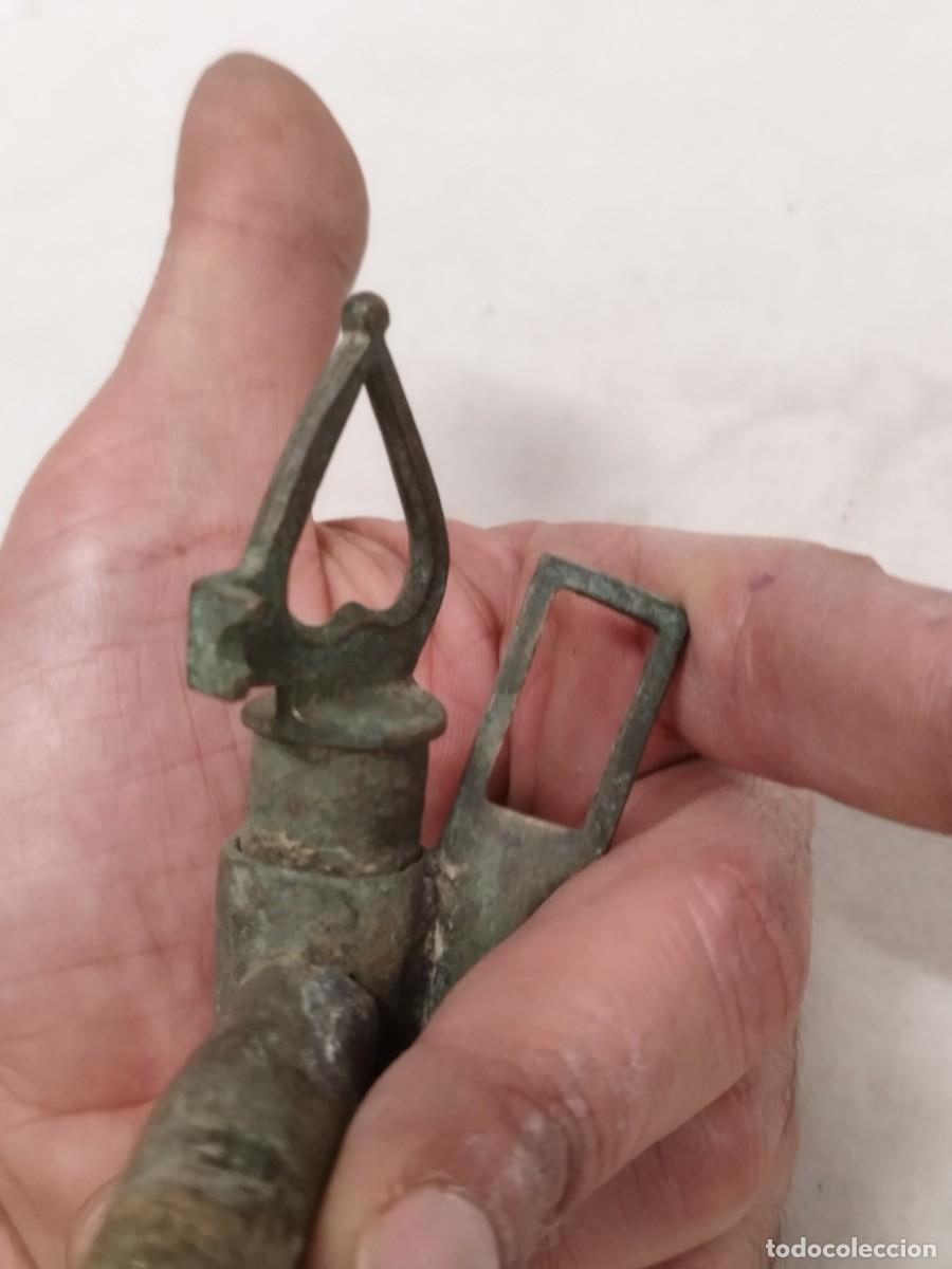 Antig&uuml;edades: Antiguo grifo de bronce o lat&oacute;n. - Foto 8