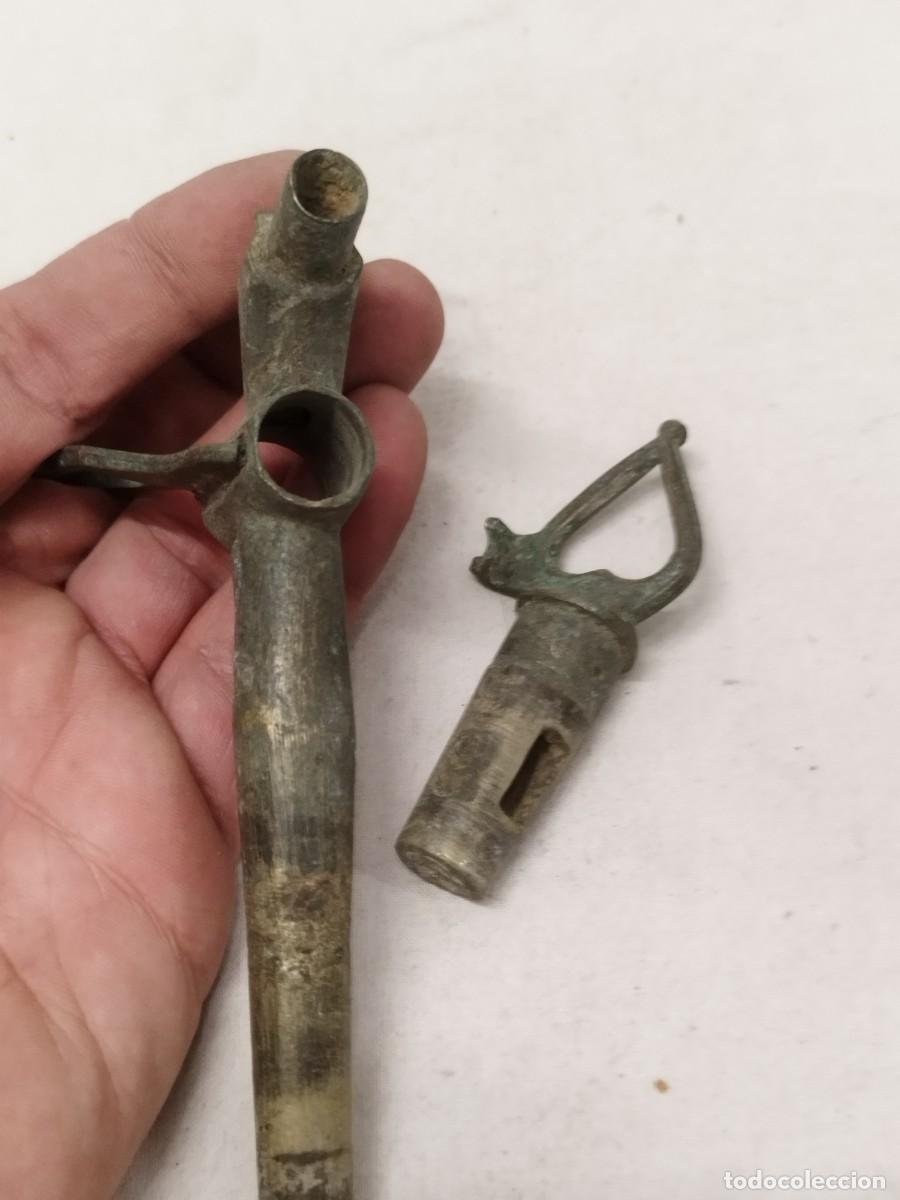 Antig&uuml;edades: Antiguo grifo de bronce o lat&oacute;n. - Foto 11