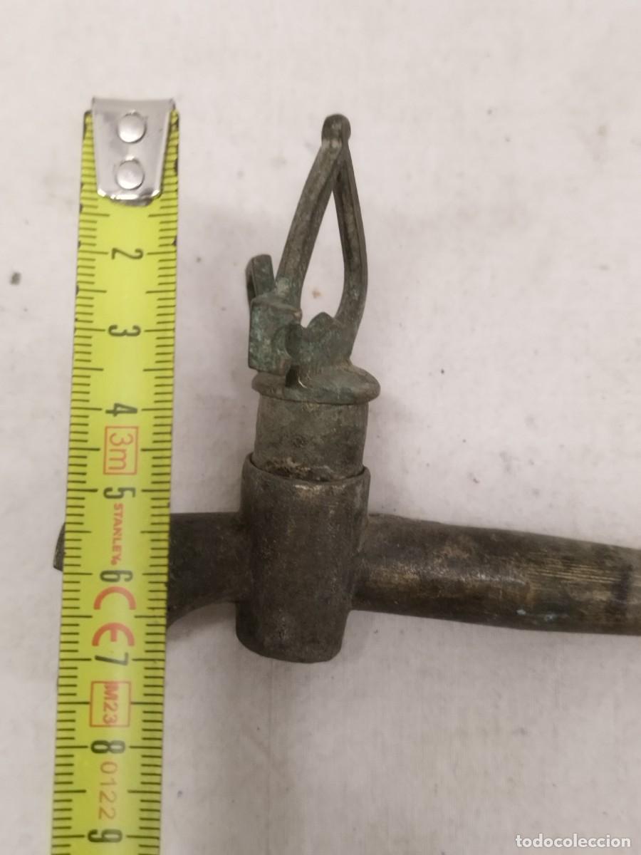 Antig&uuml;edades: Antiguo grifo de bronce o lat&oacute;n. - Foto 16