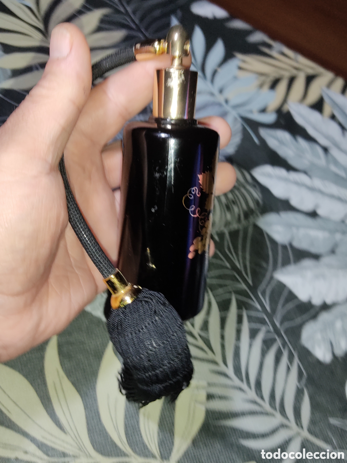 Antig&uuml;edades: Antiguo perfumero de opalina negra con imagen en oro. - Foto 8
