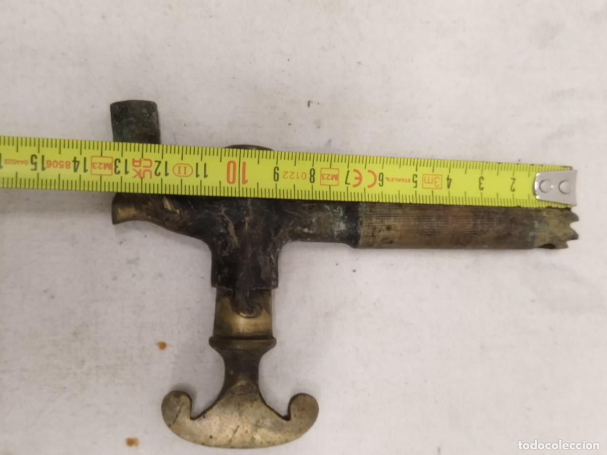 Antig&uuml;edades: Antiguo grifo de bronce o lat&oacute;n. - Foto 10