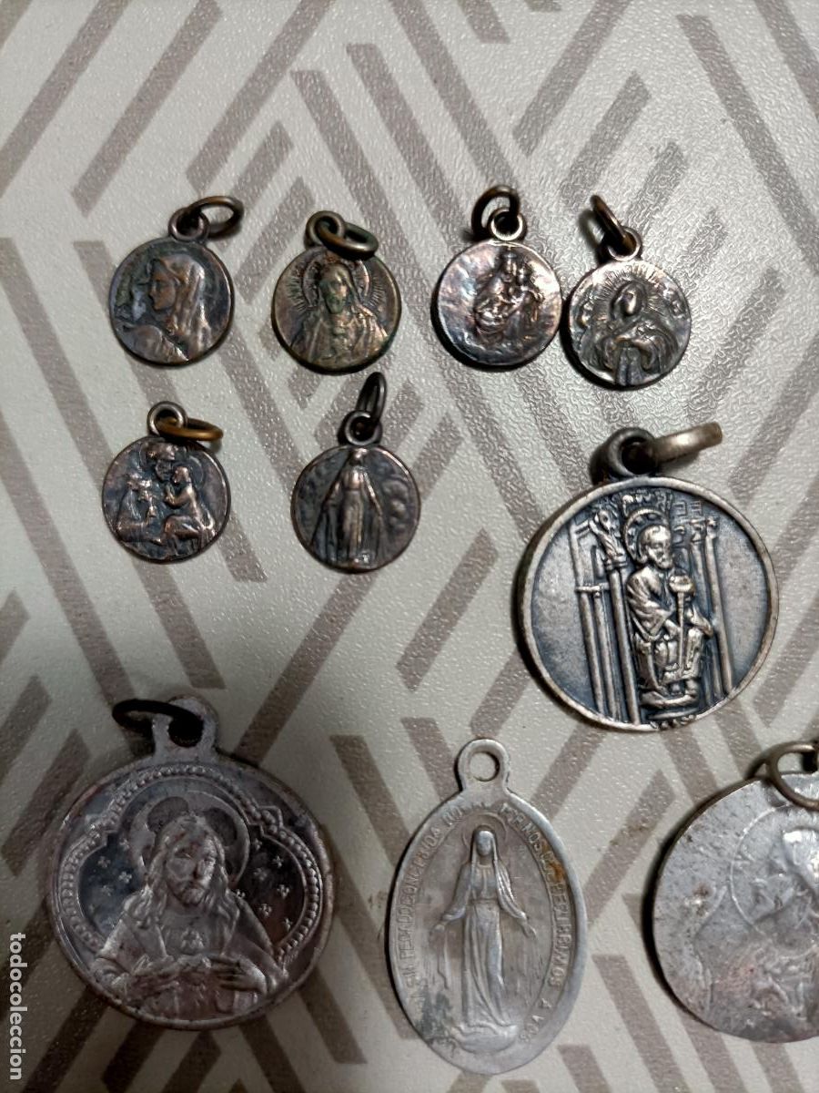 Antig&uuml;edades: Lote de medallas religiosas - Foto 2