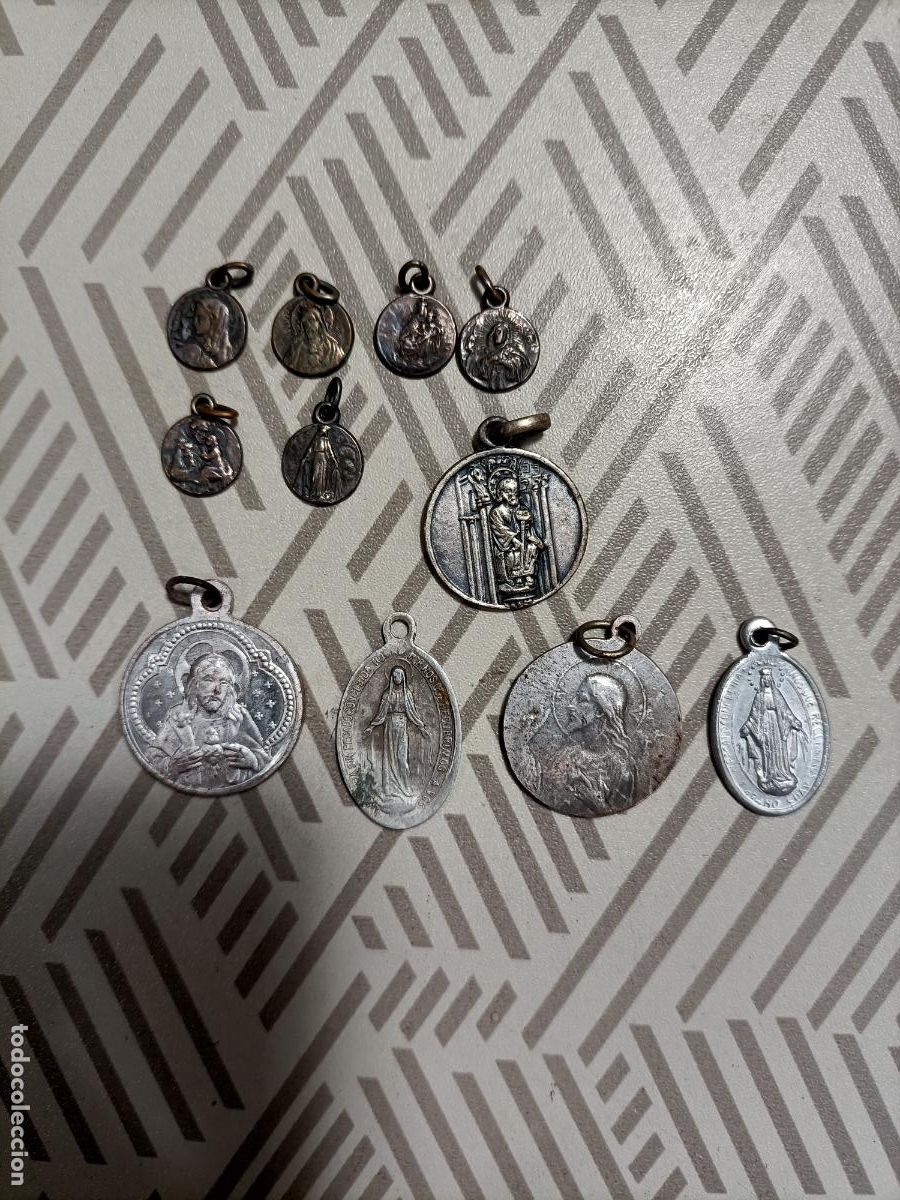 Antig&uuml;edades: Lote de medallas religiosas - Foto 1