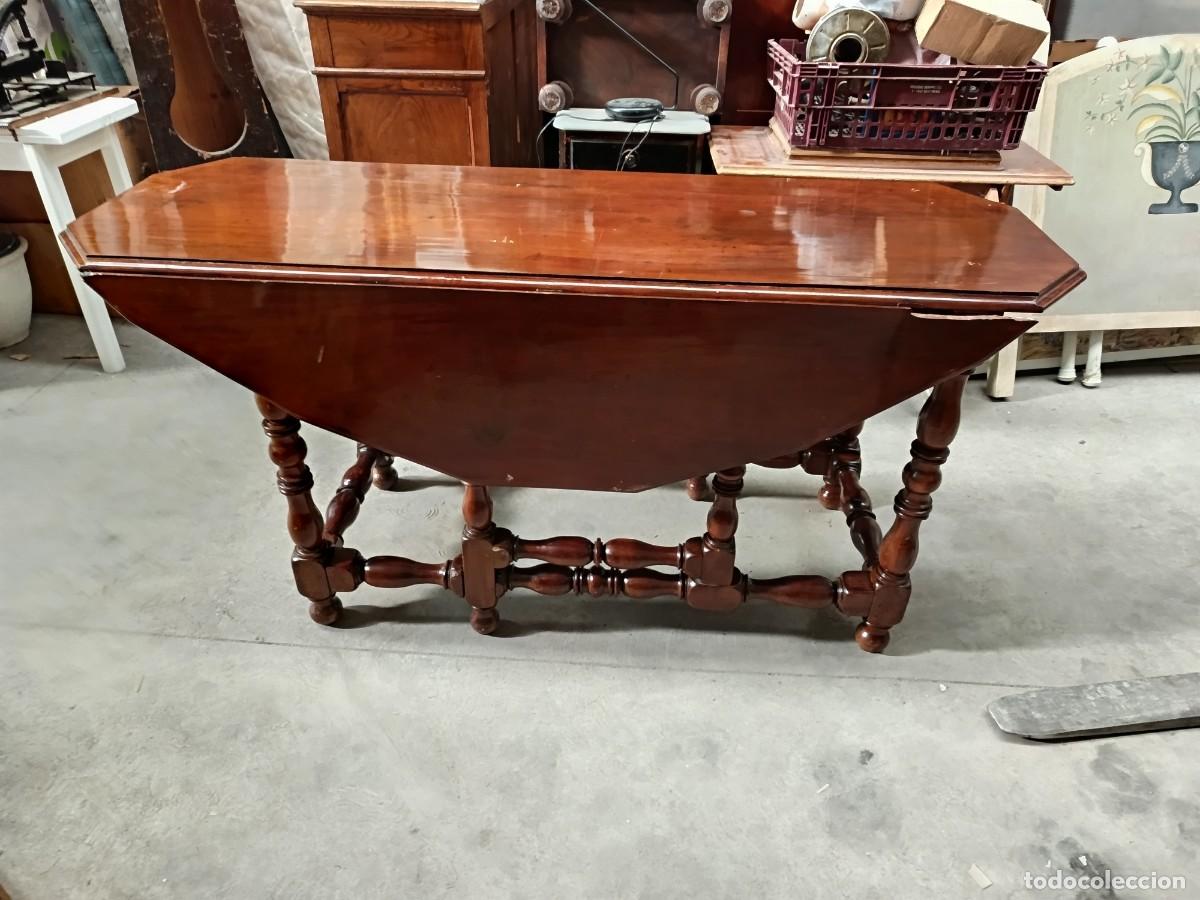 Antig&uuml;edades: MESA DE COMEDOR EXTENSIBLE DE CAOBA - Foto 2