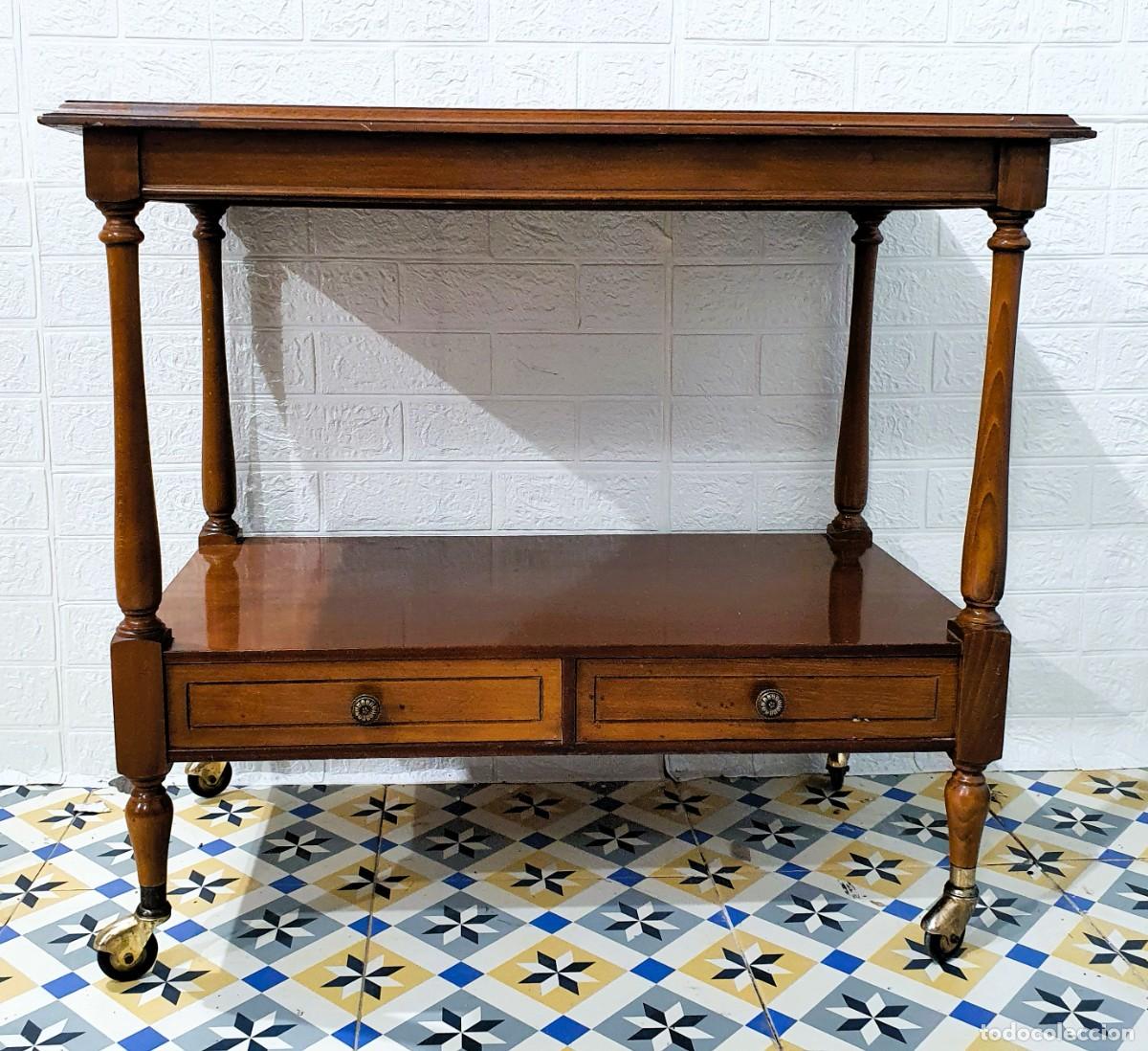 Antig&uuml;edades: Mesa tv de madera con ruedas - Foto 2