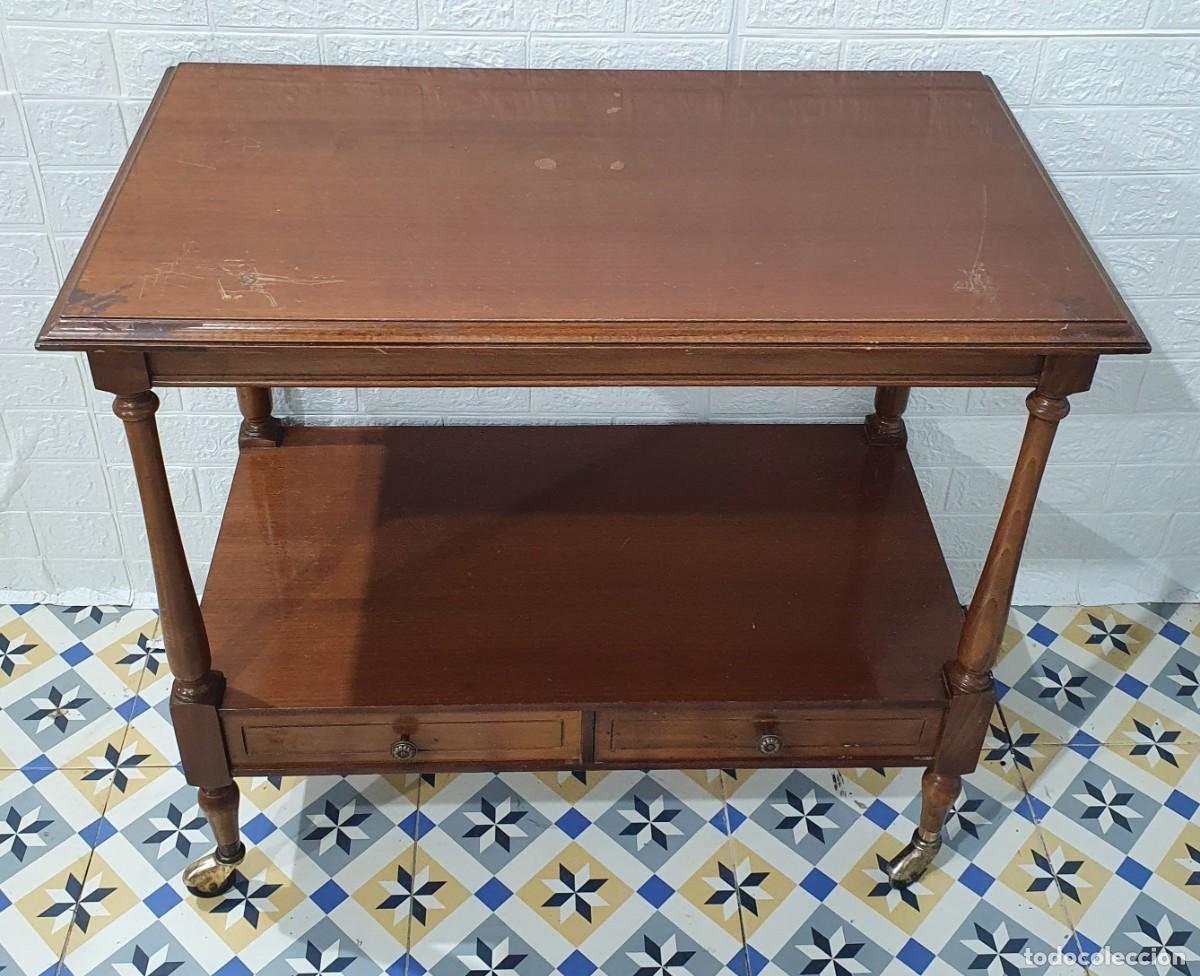 Antig&uuml;edades: Mesa tv de madera con ruedas - Foto 3